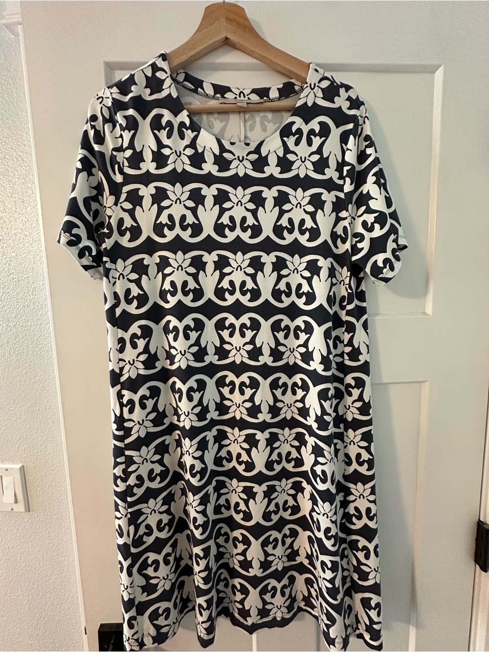 LOFT Black and White Patterned Short Sleeve Mini Dress